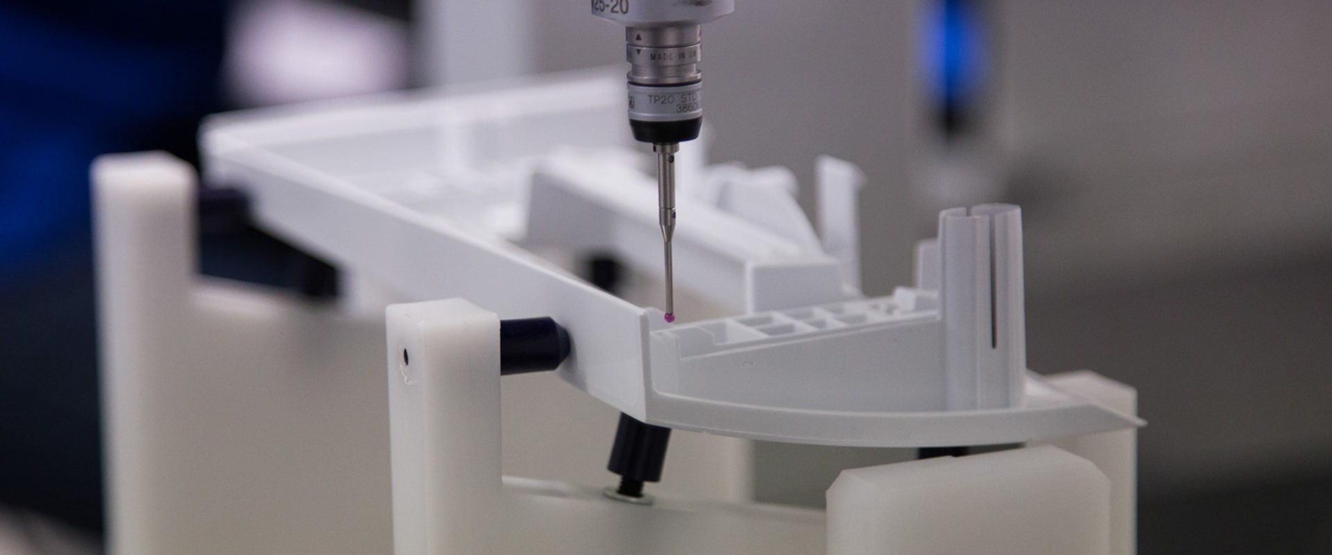 No somos ni inyectadores ni moldistas. Somos ambas cosas